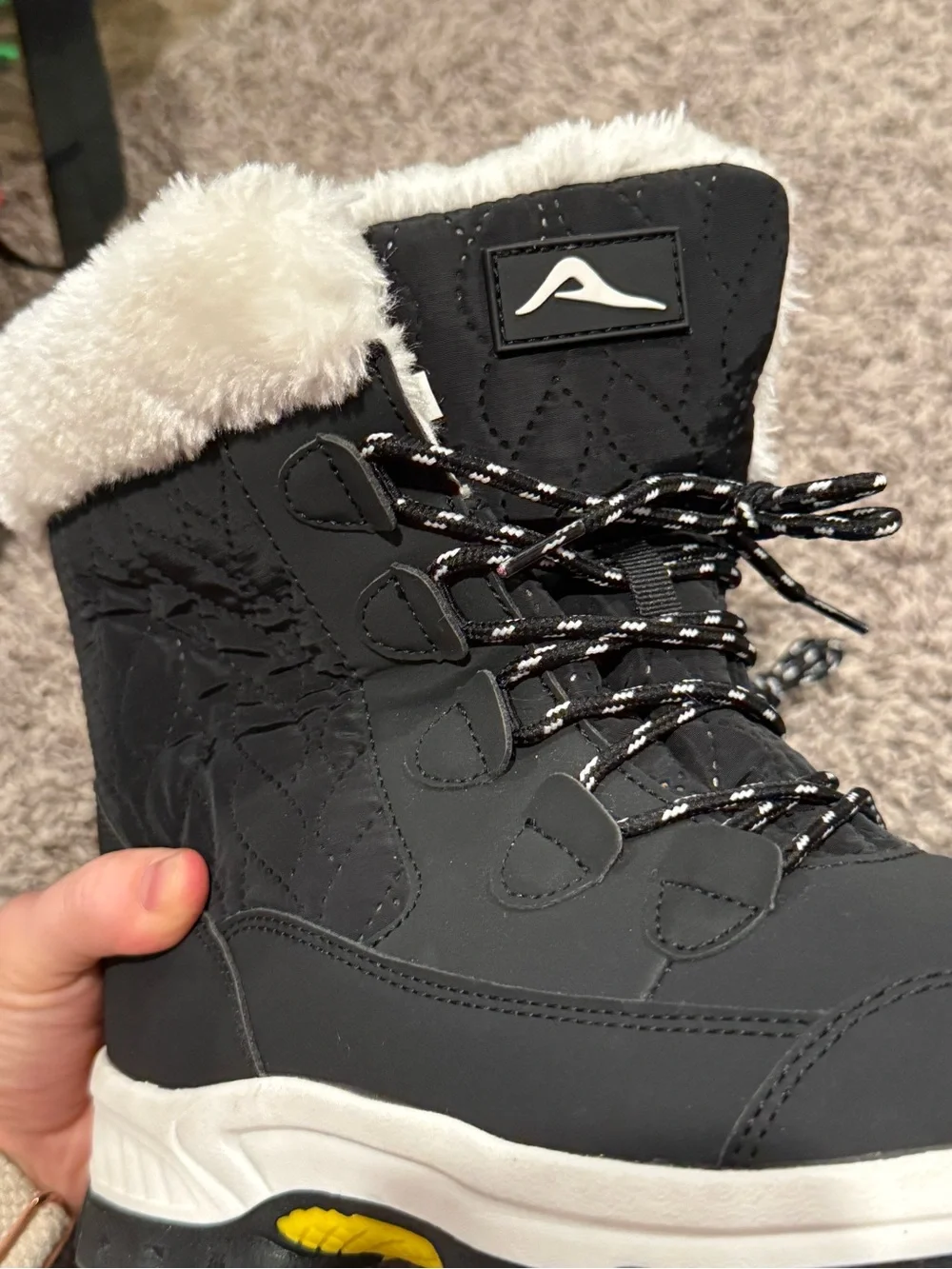 🍇NWOT Women's Black Faux-Fur Winter snow Boots